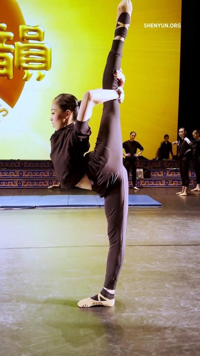 Shen Yun Dancer S Warm Up Routines