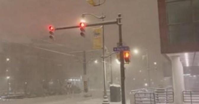 Two Dead As Dangerous "thunder Snow" Storm Paralyzes Upstate New York ...