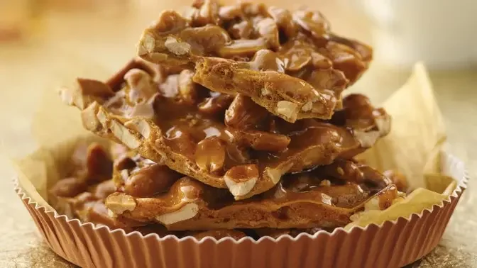 Easy Peanut Brittle Without a Candy Thermometer: Modern Twist on a Traditional Recipe