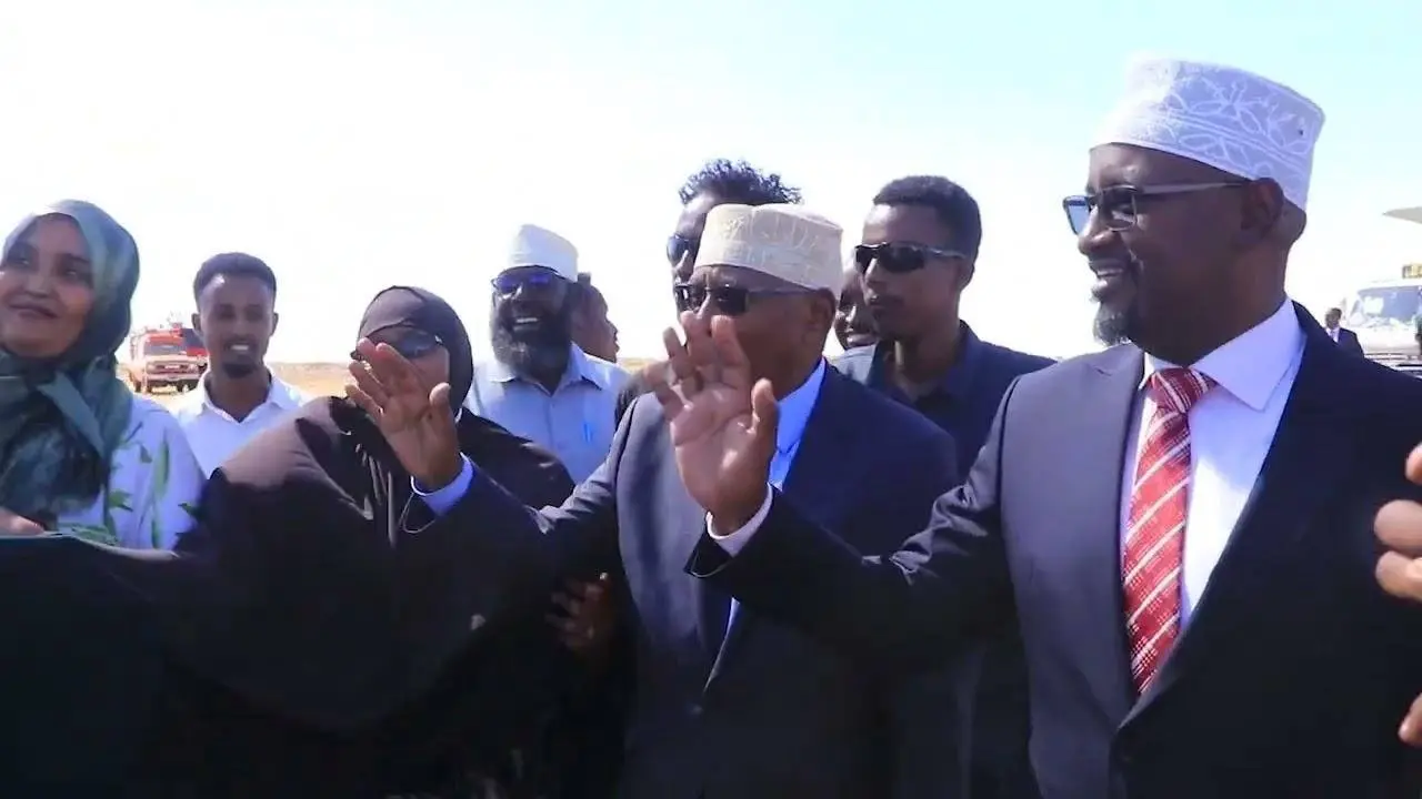 "Madaxweyne Deni inuu Dhagaxii qaaday waan uga Mahad celinayaa   Faroole Madaxweynihii hore PL