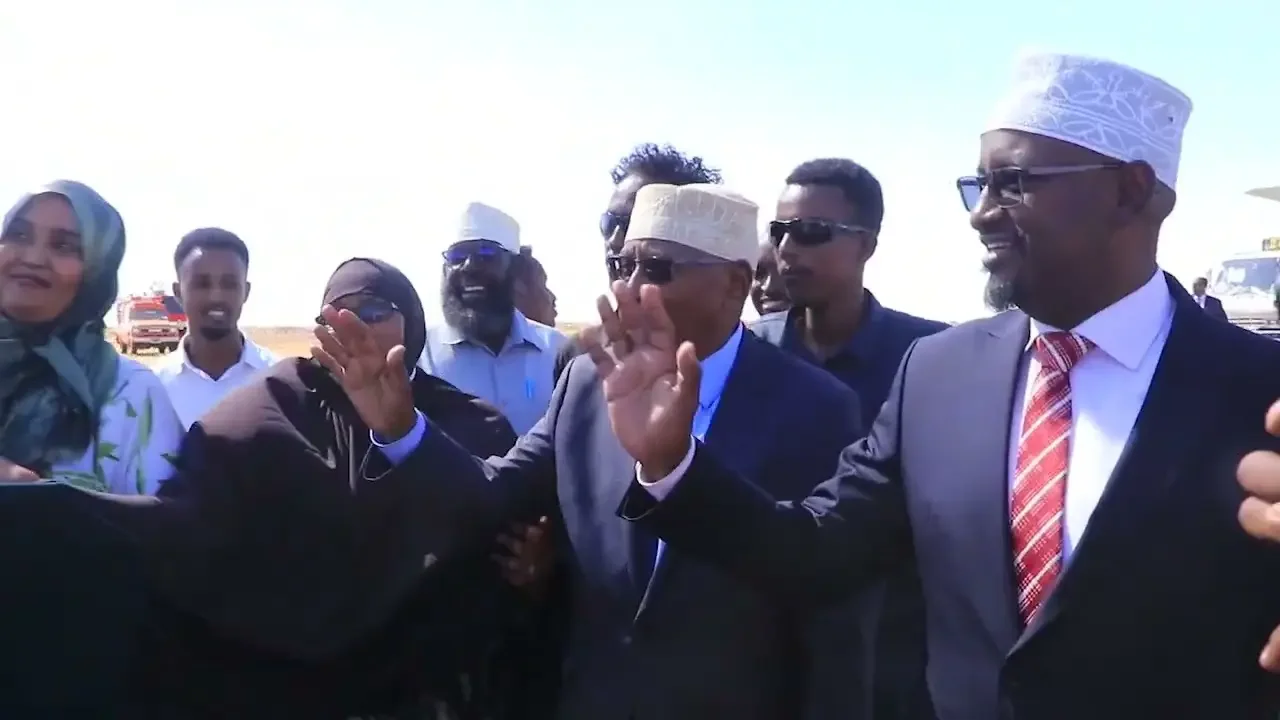 "Madaxweyne Deni inuu Dhagaxii qaaday waan uga Mahad celinayaa   Faroole Madaxweynihii hore PL