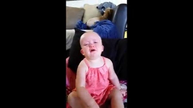 Toddler stops crying IMMEDIATELY when offered cookie (1)