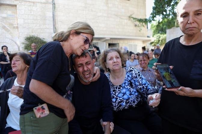 Hamas frees U.S. hostages Judith and Natalie Raanan held in Gaza