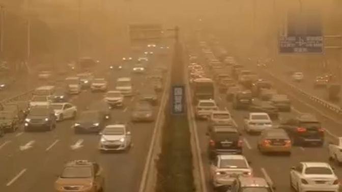 3月22日，北京沙塵暴，漫天黃沙，能見度小於一公里。