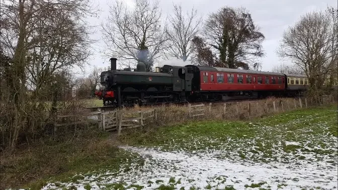 6412 and D8568 with Chinnor & Princes Risborough Railway Santa Specials on the 17th December 2022.