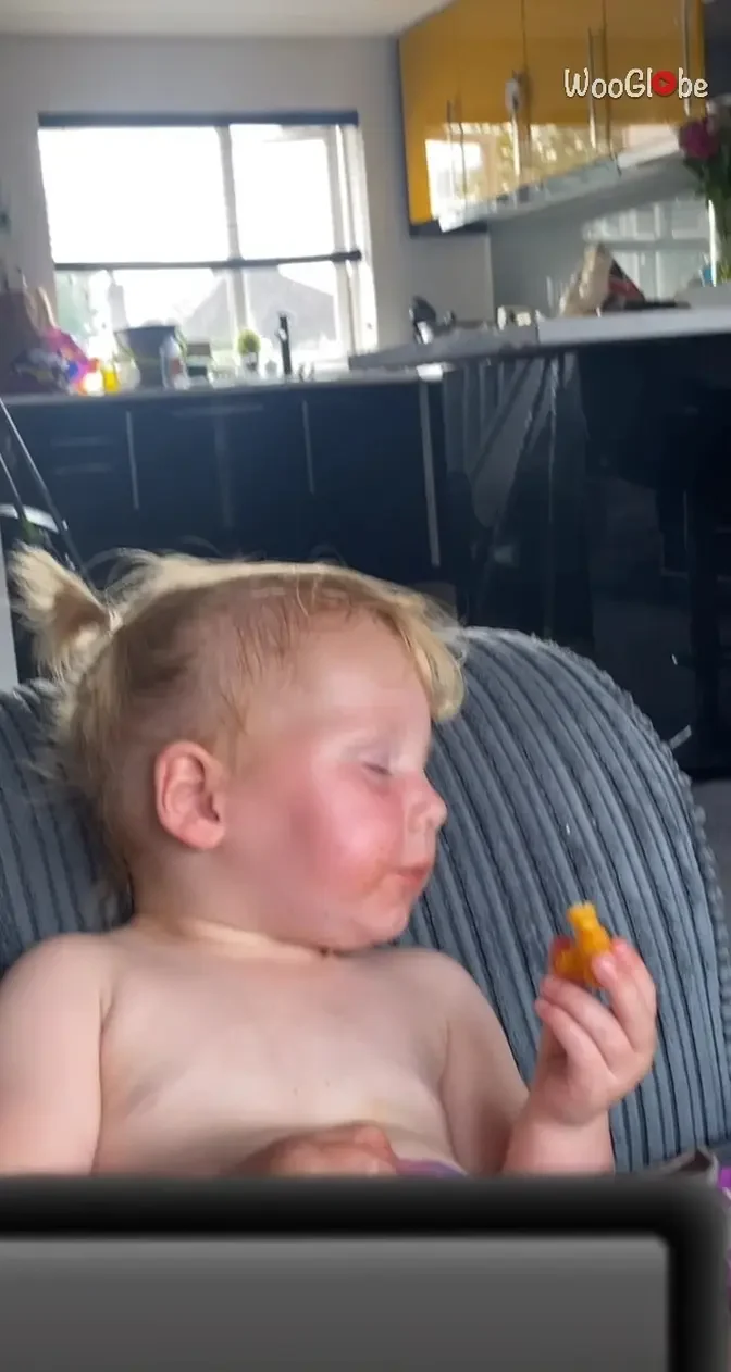 Sleepy UK baby refuses to drift off while eating snack