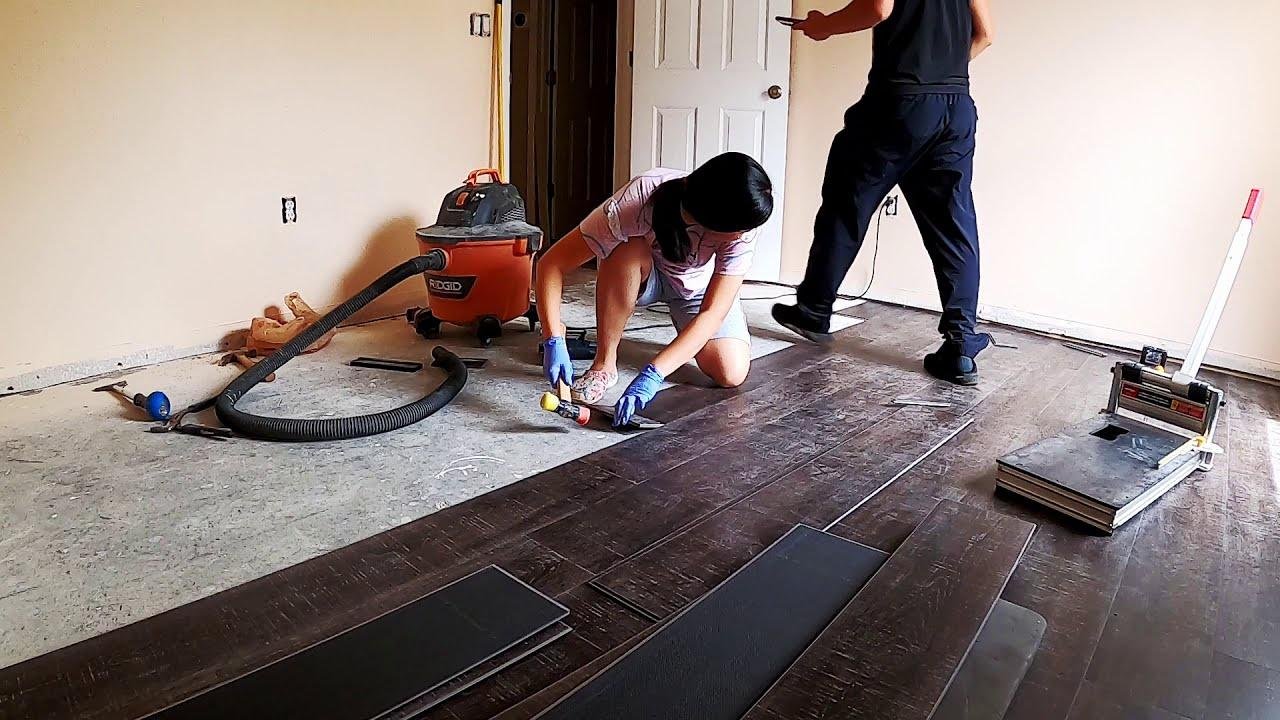 2020年6月DIY佛州家裏翻新安裝百分百防水地板Vinyl Plank Floor，拆除舊地毯和地腳線
