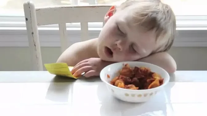 Babies Falling Asleep While Eating - Funny Baby Videos (2018)