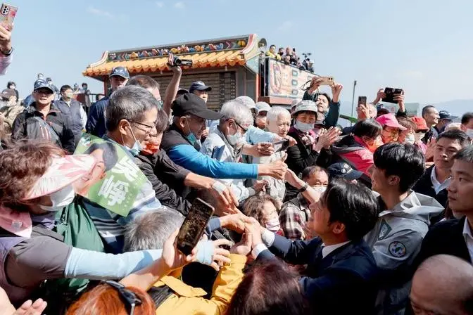滿滿的香客、山友和鄉親們，都特地爬了幾百階的樓梯上來共襄盛舉