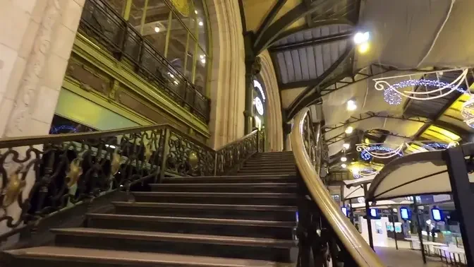 The beauty of Restaurant Le Train Bleu Paris