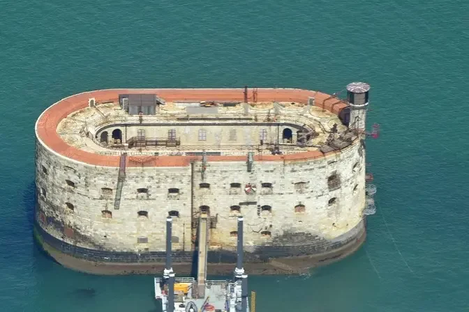 This Castle of Cannons Built on the Ocean Took Over 100 Years—Used to ...