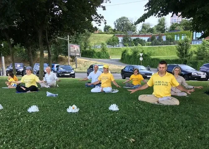 Ucraina: Practicanții Falun Gong comemorează cea de-a 24-a aniversare a efortului de a pune capăt persecuției