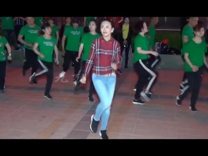 Beijing Bairongweika Shuffle Dance! Students practice under the guidance of Dandan teachers.