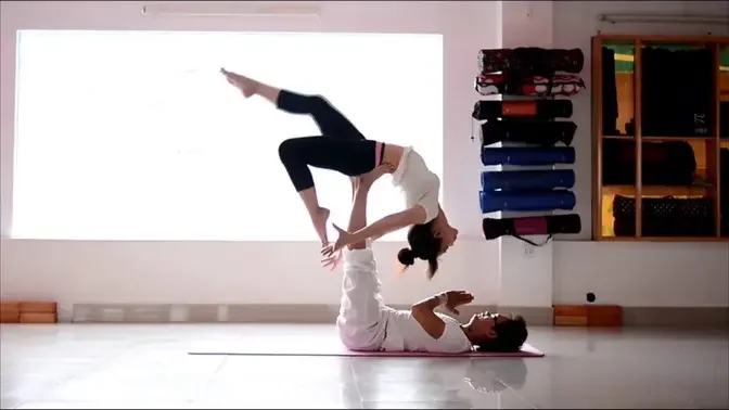 Biểu diễn Yoga đôi nghệ thuật | Romatic Partner Yoga | Acro Yoga | Đặng Kim Ba