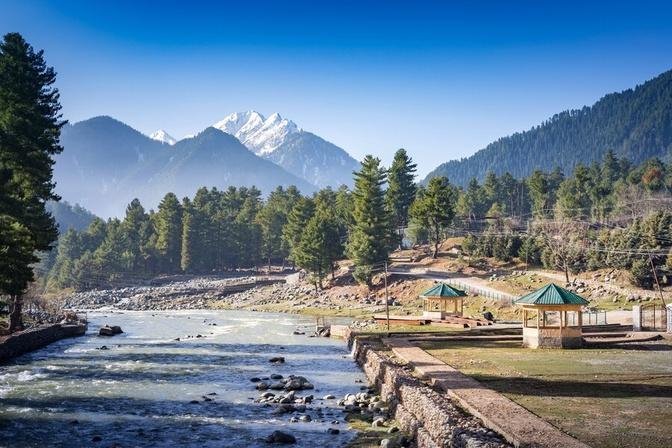 Exploring the Himalayan Heights: The Best Trekking Trails in Manali, Kasol, and Kheerganga