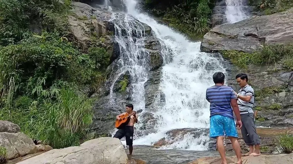 Một nhà khám phá mới phát hiện thác đẹp nhất ở Cao Nguyên Kon Tum