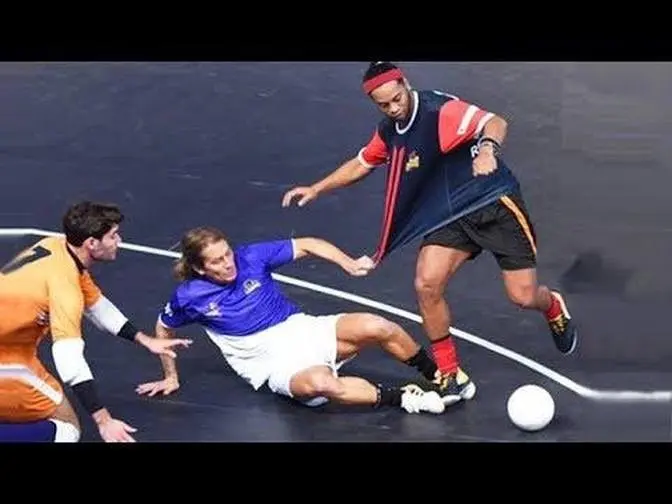 Ronaldinho ● Magic Futsal Skills