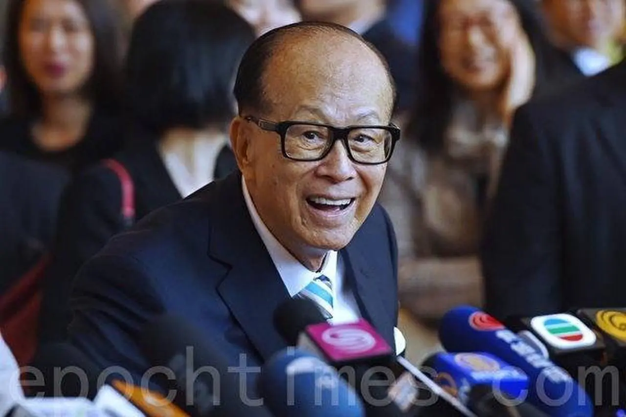 李嘉诚被爆2021年估香港经济会「山雨欲来」