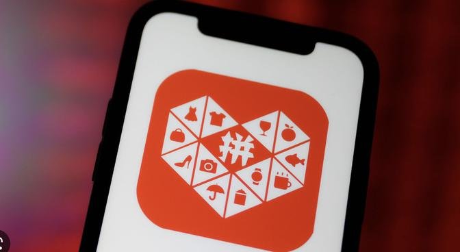 Experts: Popular Chinese shopping app can spy on users