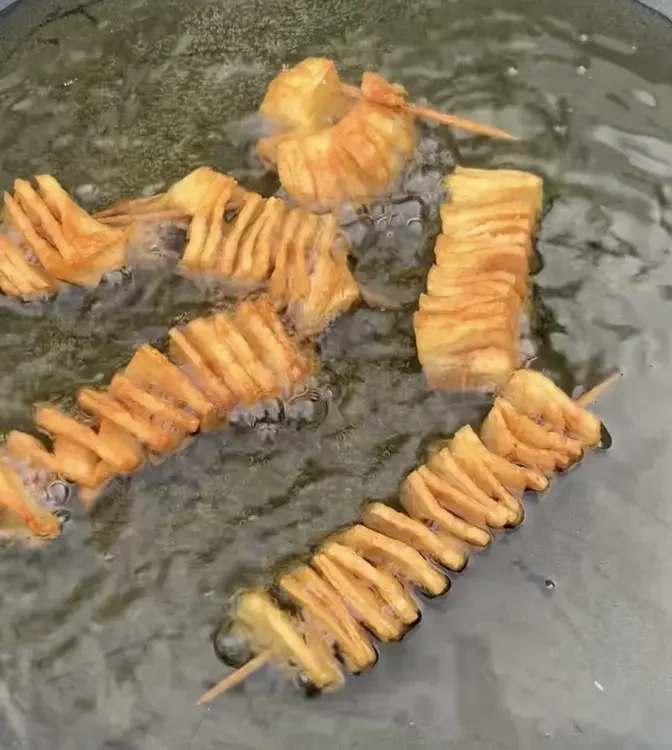 Crunchy Unique Way Of Cutting Irish Potato.