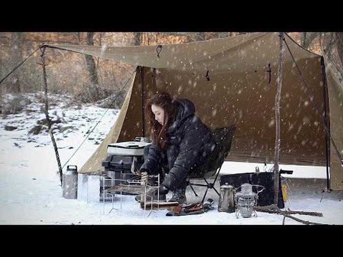 camping in the snow bushcraft hot tent camping overnight warm shelter -20 ℃