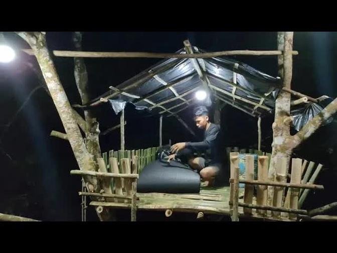 Build alone | Crafting a Bamboo Canopy: Building an Elevated Tree Tent Adventure