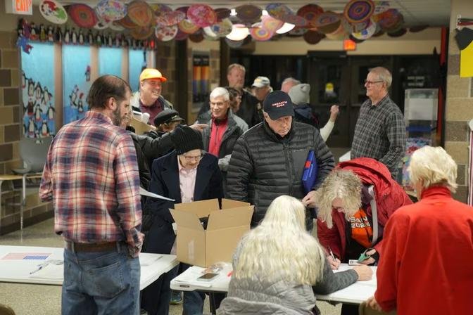 In chilly Iowa, Republican voters gather for first US nominating contest