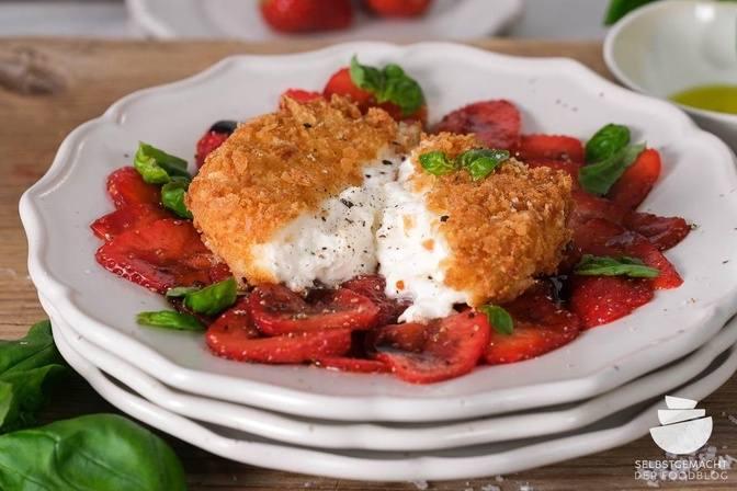 Panierter Burrata auf Erdbeercarpaccio | Articles | Selbstgemacht - Der ...