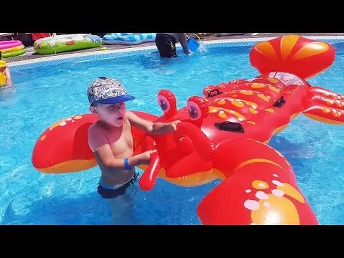 Pirates Water Park for childrens with slides . Funny Video.