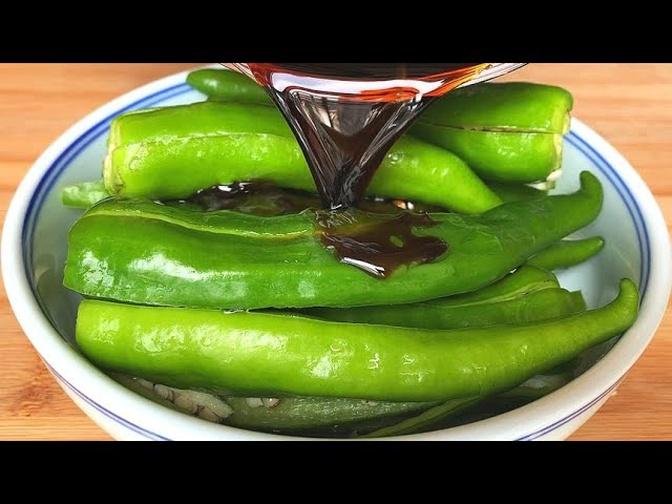 夏天辣椒这样做太好吃了，天天吃都不腻，开胃又下饭，做法超简单 。【美食小兮】