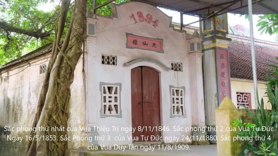 Đình làng Trung thờ phụng Cao Sơn Đại vương, Quý Minh Đại vương và Thánh Tam Giang