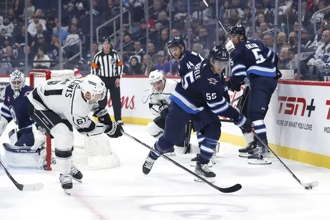 Los Angeles Kings Triumph Over Winnipeg Jets in 5-1 Victory